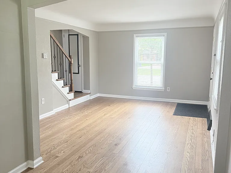 1101 E 4th St — Photo 12
