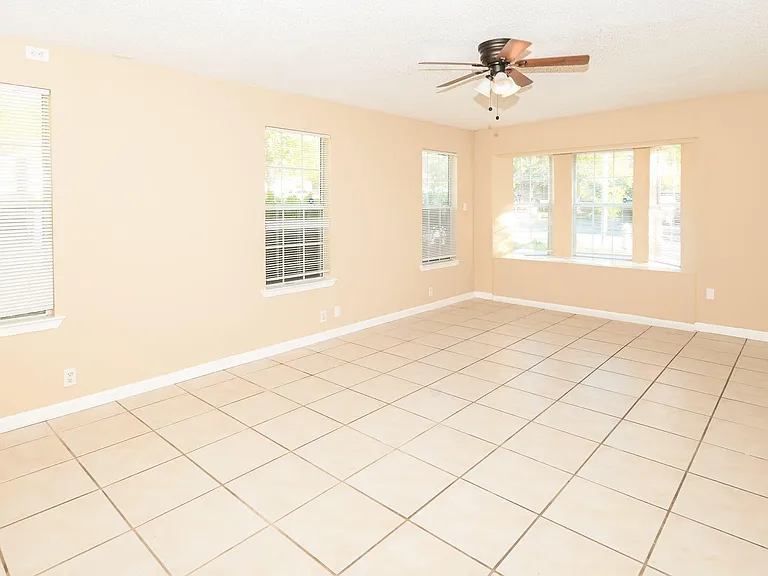 6038 Sandwick Dr — Photo 11