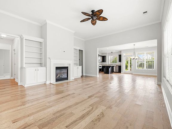 5th image of 2027 Silverspring Ln.