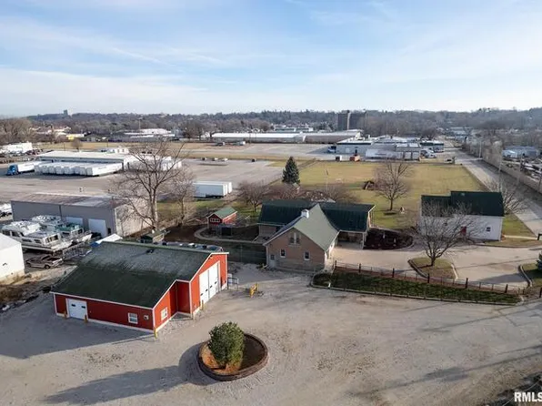 225 34th Ave, Rock Island, IL 61201