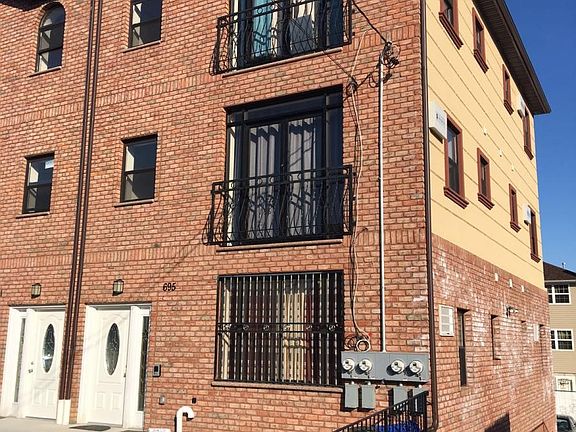 2nd image of 695 Eldert Ln
