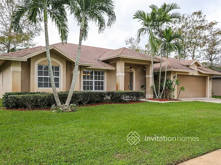 1891 Tulip Ln — Photo 2