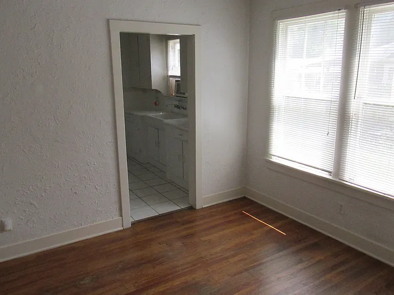 3912 W Gadsden St — Photo 3