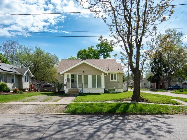 3203 Cambridge St, Des Moines, IA 50313