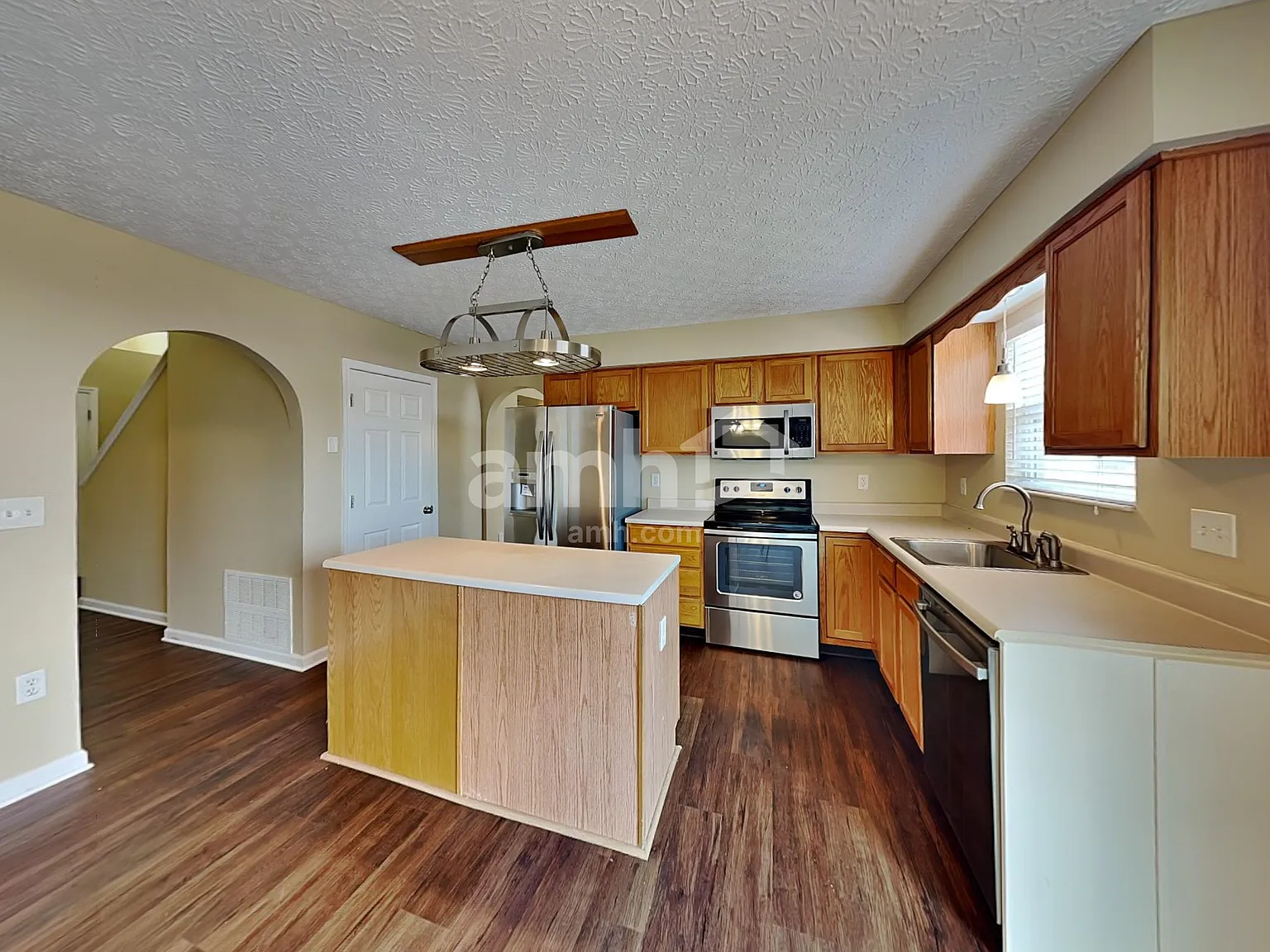 4 bed, 2.5 bath, 2600 sqft, $2,850 — Photo 3