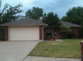 705 NE 18th St, Moore, OK 73160