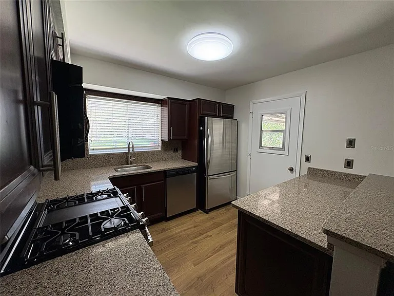 4824 Gallant Ln — Photo 7