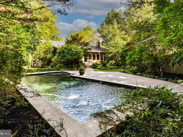7533 Willow Ln, Falls Church, VA 22042