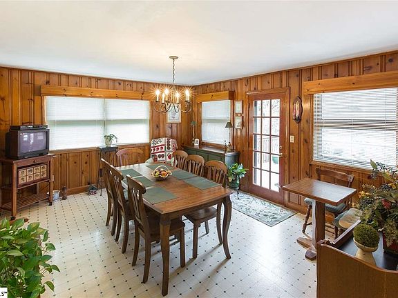 4th image of 210 Yorkshire Dr