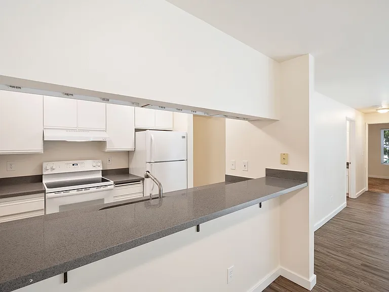 Daniels Apartments — Photo 6