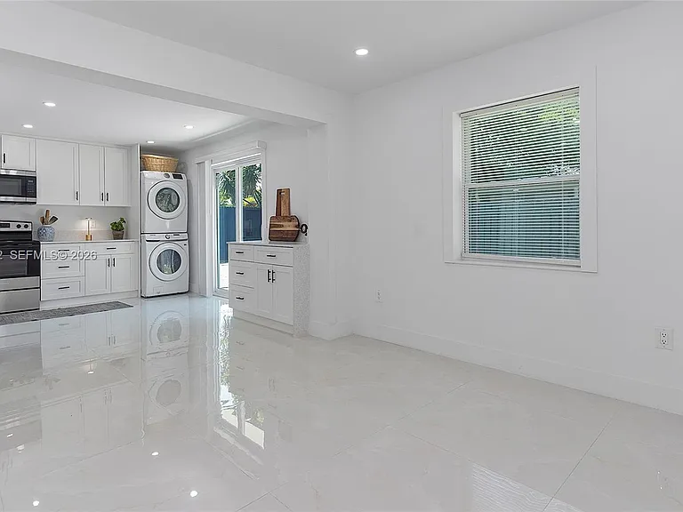 1473 NE 30th Ct — Photo 7