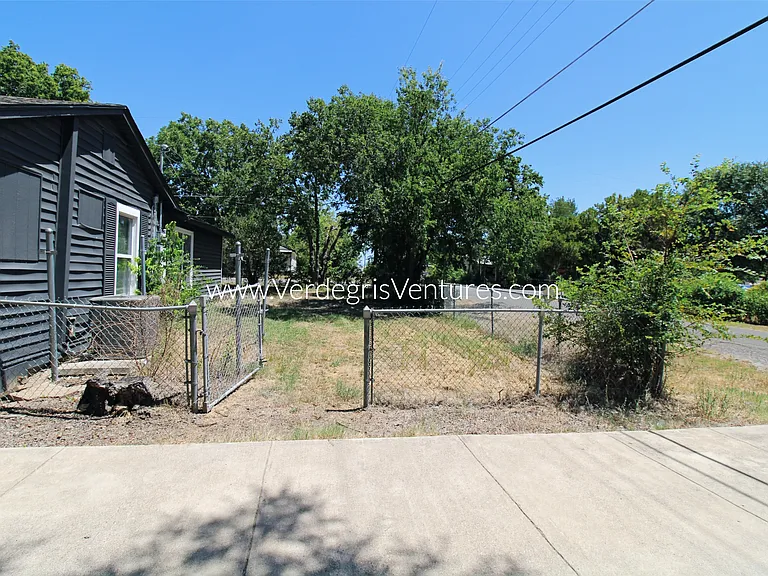 Driveway orientation faces Maywood St, giving residents a convenient parking under the carport and easy access to the house via the back door.