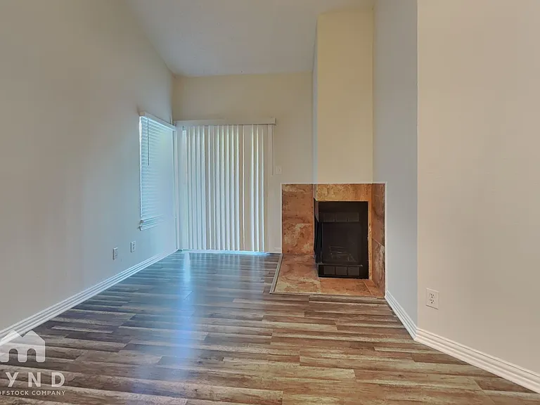 8704 Tigris Trl — Photo 10
