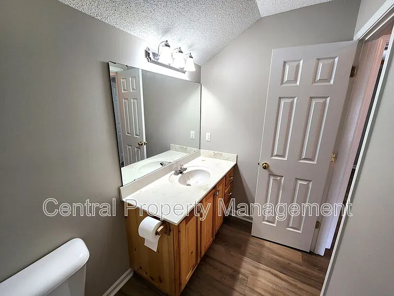 303 Rexford Dr — Photo 17