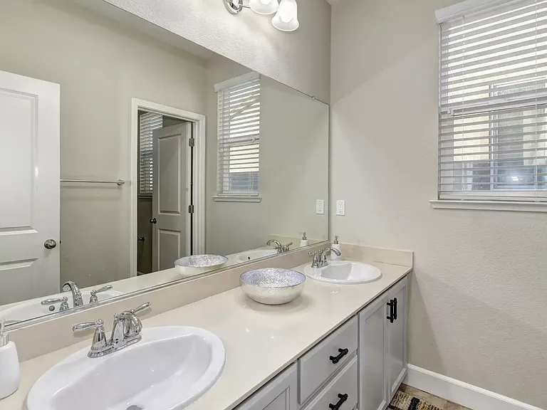 5654 Saratoga Cir — Photo 20