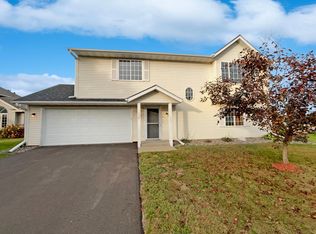7866 31st St N, Oakdale, MN 55128