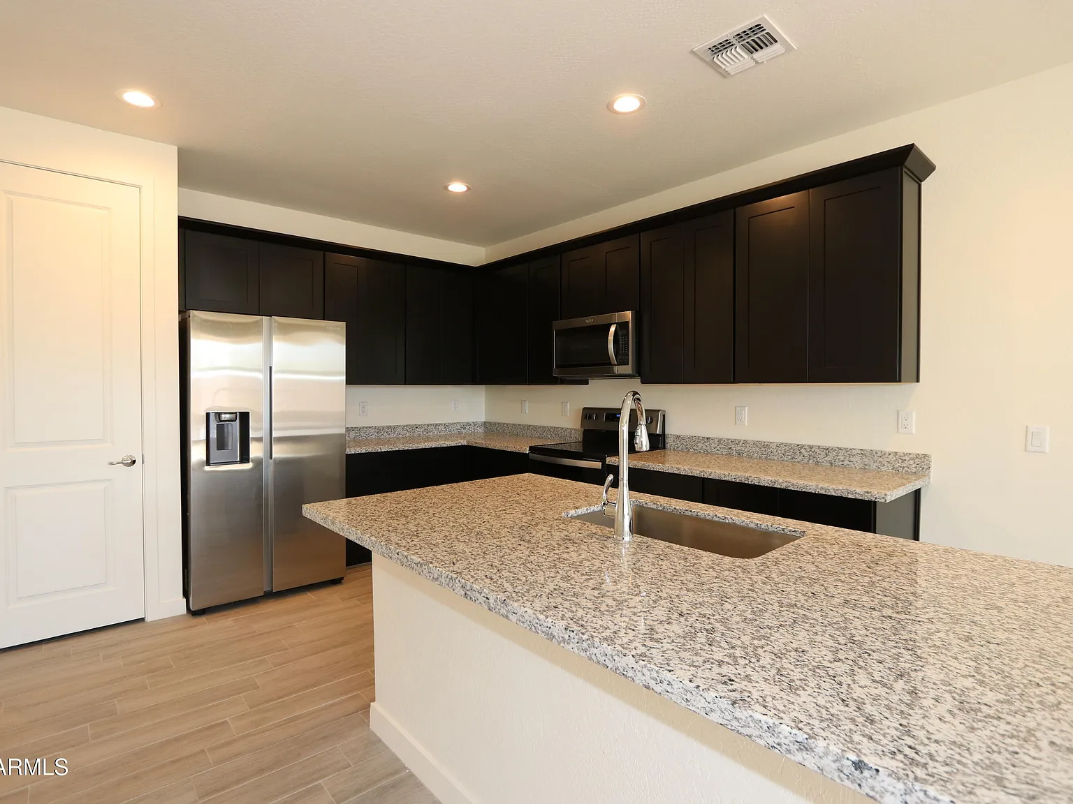 4 bed, 2.0 bath, 1724 sqft, $2,200 — Photo 4