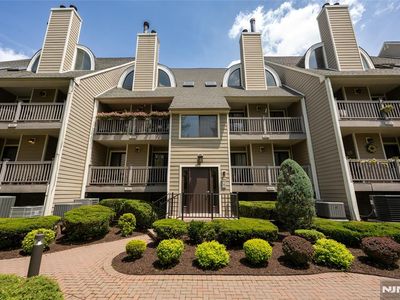 810 River Renaissance #B10, East Rutherford, NJ, 07073