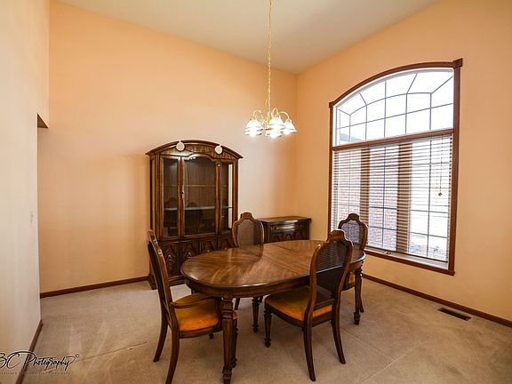 3rd image of 381 W Park St