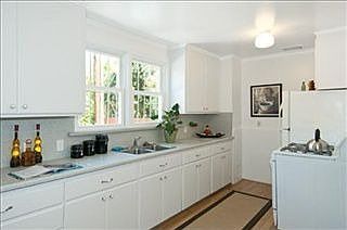 4th image of 826 Portola Dr
