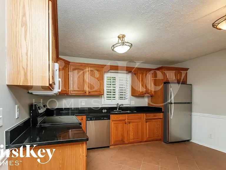 4042 Hampton Ct — Photo 6
