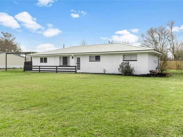 2611 Captain Cade Rd, Broussard, LA 70518