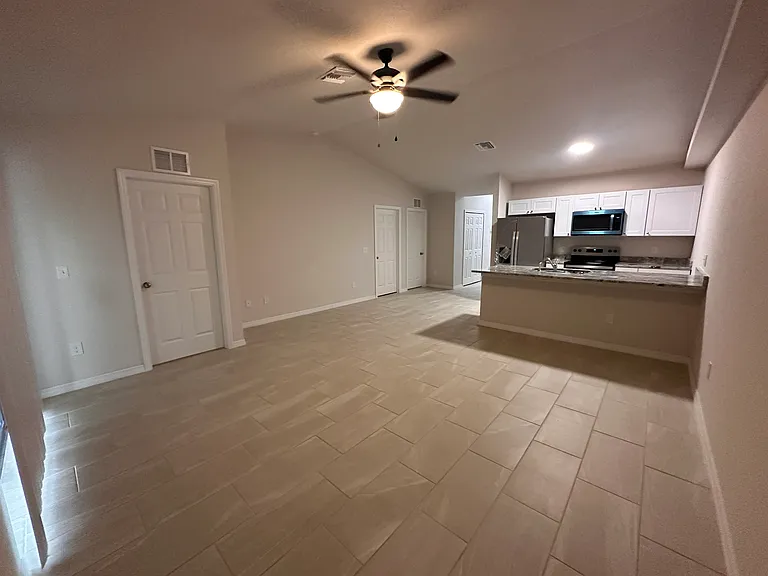 1415 NE 8th Pl — Photo 6