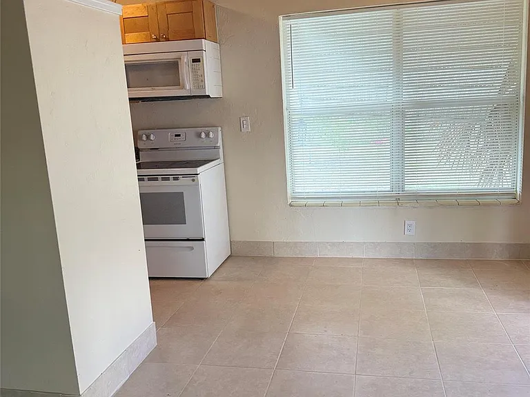 605 SW 22nd Ave — Photo 11