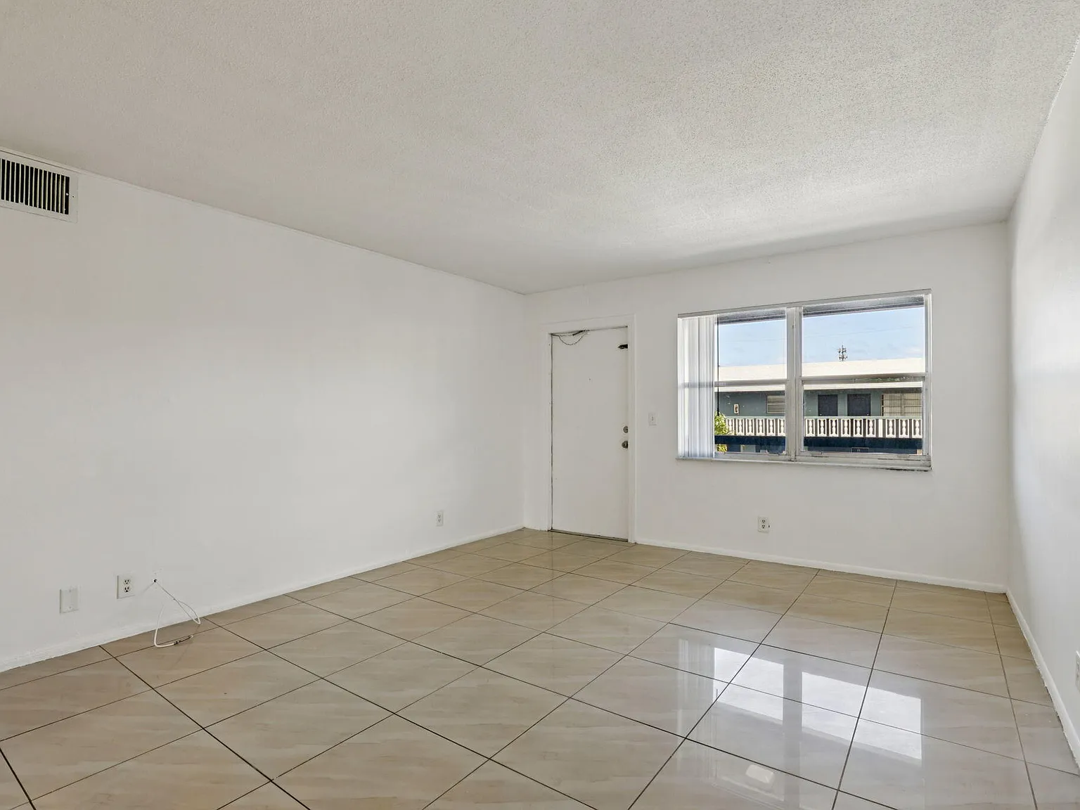 2 bed, 1.0 bath, 600 sqft, $2,000 — Photo 2