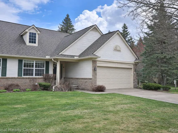 110 Four Seasons Dr, Lake Orion, MI 48360