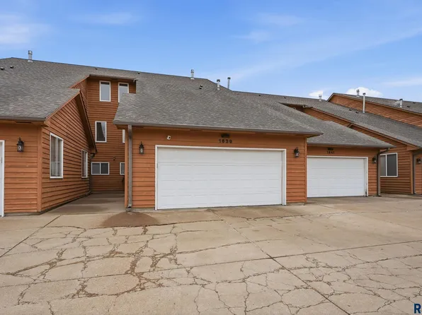 1639 N Cactus Dr, Sioux Falls, SD 57110