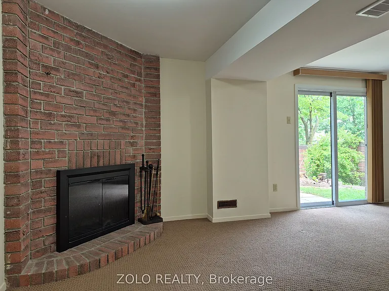 77 Colleen St — Photo 30