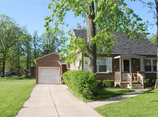 8 Hemenway Rd, Cheektowaga, NY 14225