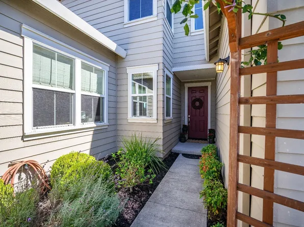 2522 Rising Moon Lane, Santa Rosa, CA 95407