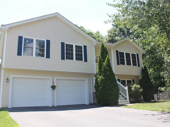 56 McKay Ct, Warwick, RI 02889