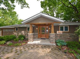 1082 Oak Cir, Wayzata, MN 55391