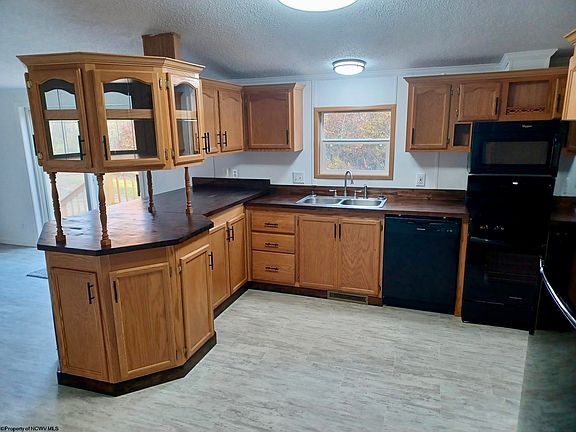 4th image of 215 Pattys Rd