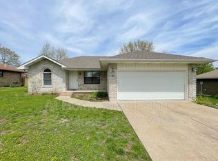 609 E Sunset St, Nixa, MO 65714