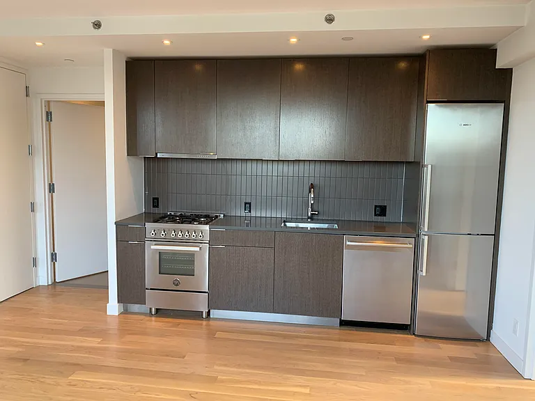 100 Ainslie St #6C — Photo 5