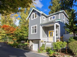 676 Madison Ave N, Bainbridge Island, WA 98110