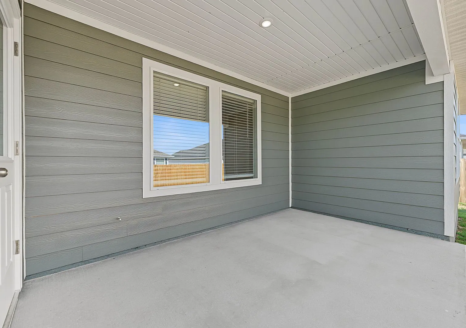 Beautiful 4-Bedroom Prairie Grove Home with Modern Finishes — Photo 4