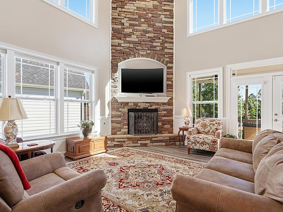 4th image of 140 Double Crest Dr