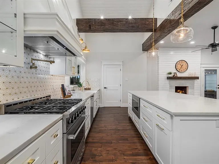 1601 Windsong Trl — Photo 9