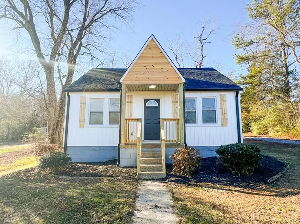 110 Valley View Dr, Altavista, VA 24517