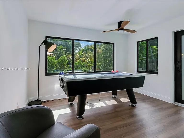 11534 NE 13th Ave — Photo 10