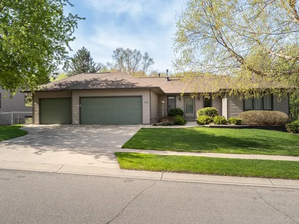 928 Rocky Creek Dr NE, Rochester, MN 55906