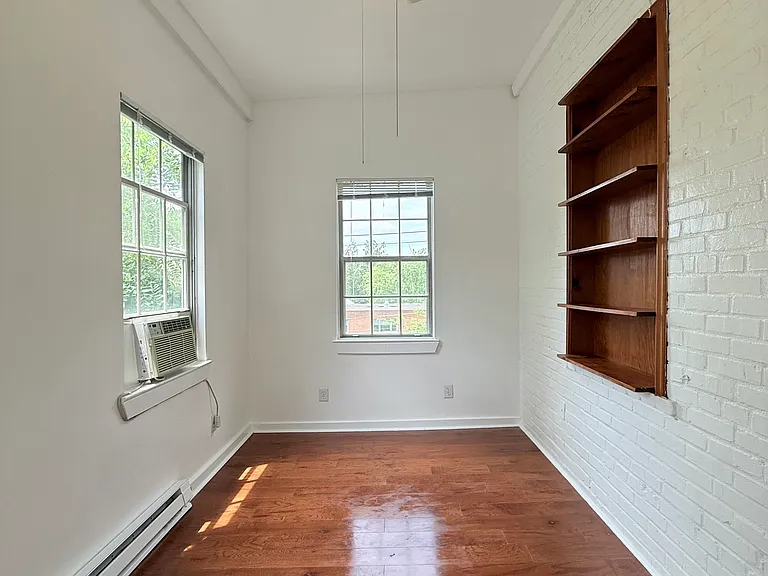 4034 Calvert St NW #5 — Photo 9