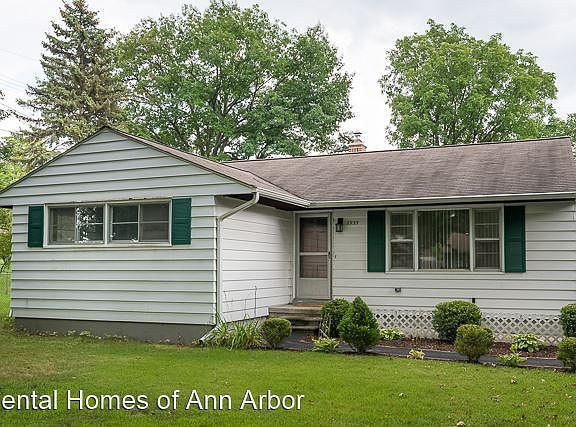 3rd image of 2935 Lakeview Dr