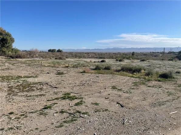 220 McShan Ln, Needles, CA 92363