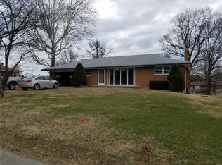 823 Meadow Acres Ln, Saint Louis, MO